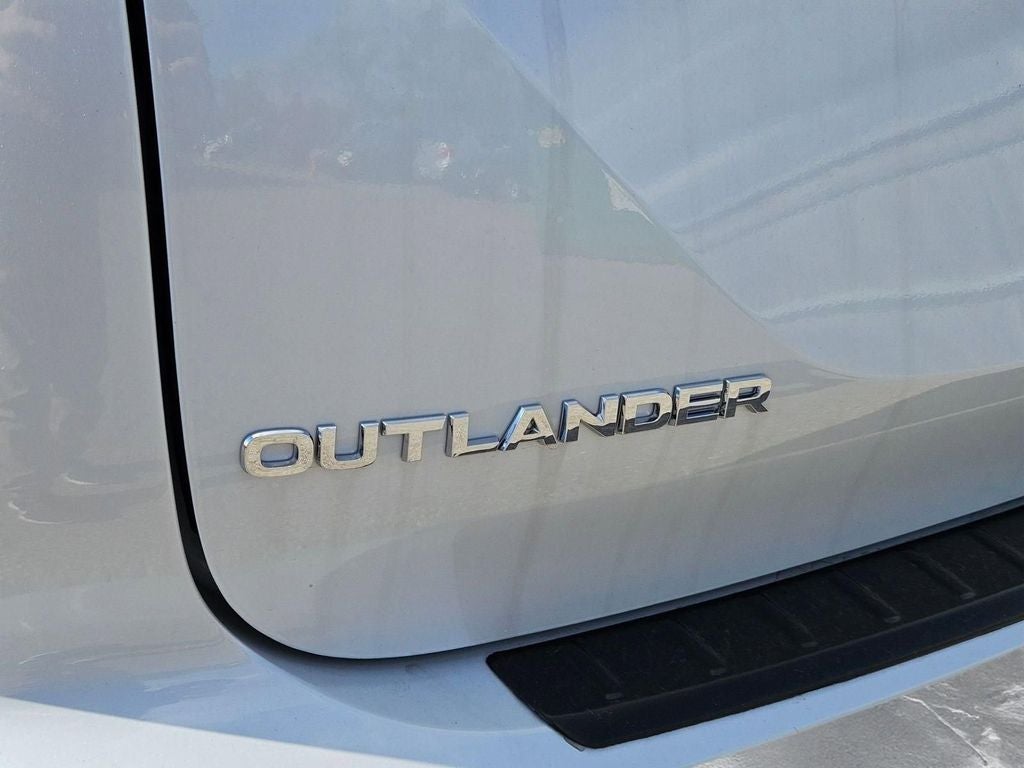 2025 Mitsubishi Outlander SE