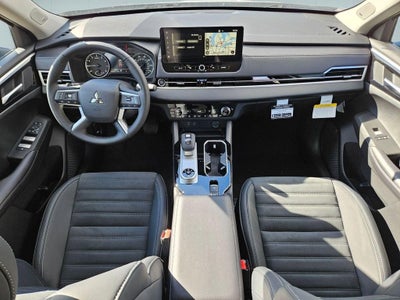 2025 Mitsubishi Outlander SE