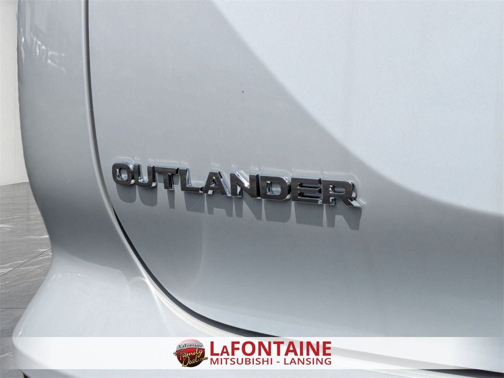 2025 Mitsubishi Outlander SE