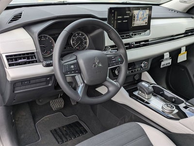 2025 Mitsubishi Outlander SE