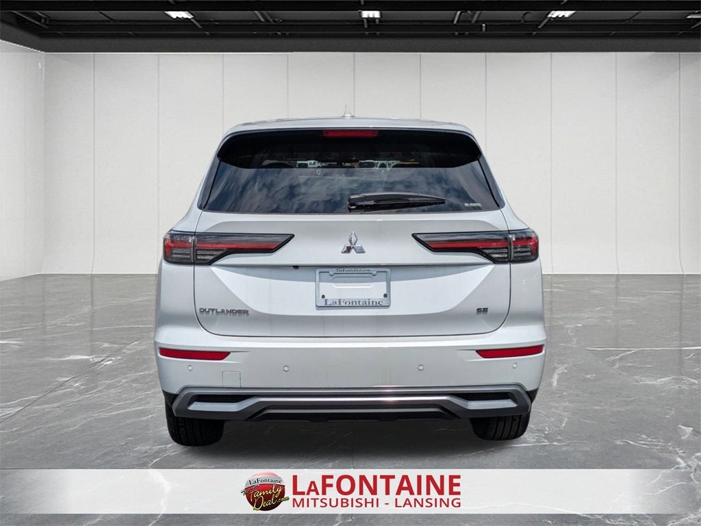 2025 Mitsubishi Outlander SE