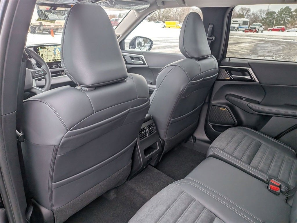 2026 Mitsubishi Outlander SE