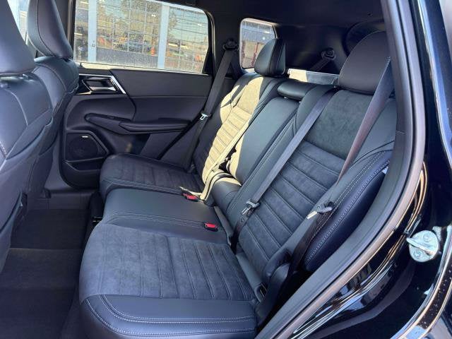 2026 Mitsubishi Outlander LE