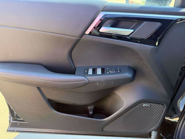 2026 Mitsubishi Outlander LE