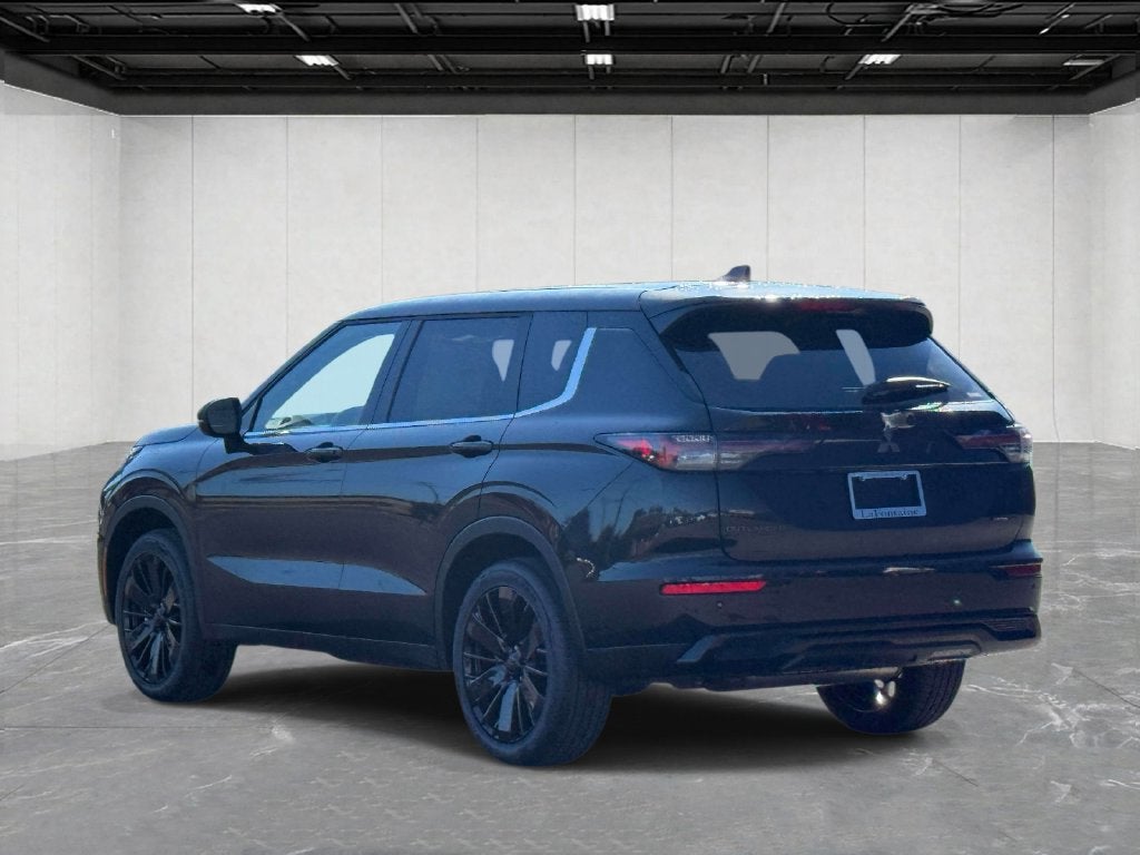 2026 Mitsubishi Outlander LE