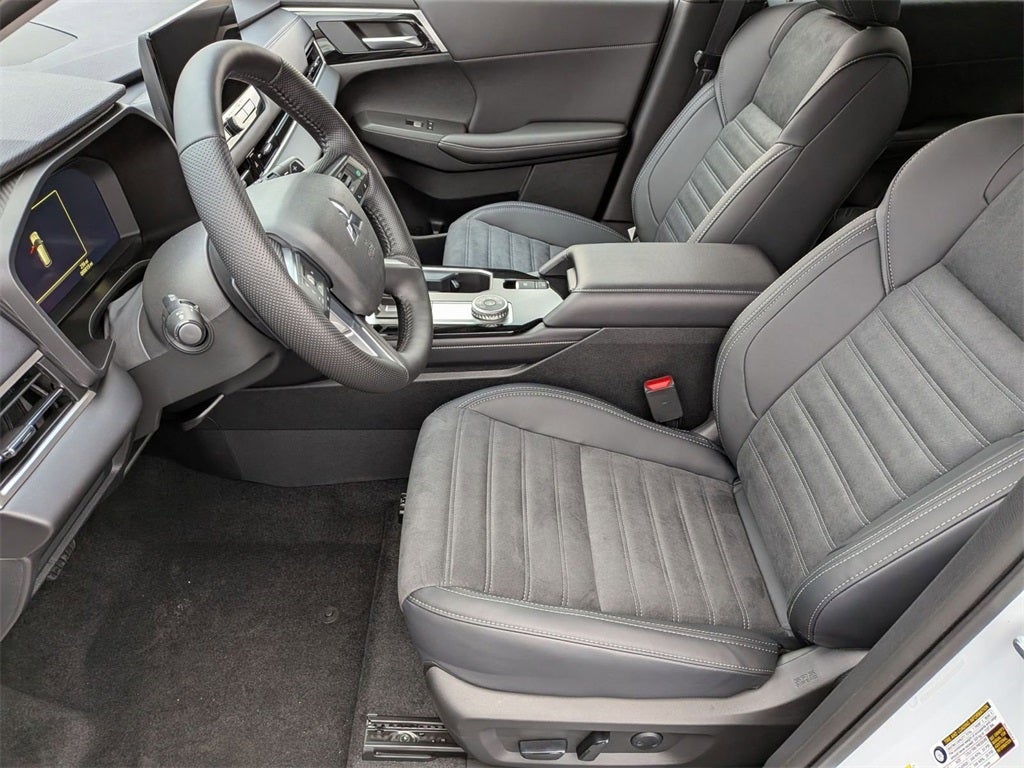 2026 Mitsubishi Outlander LE