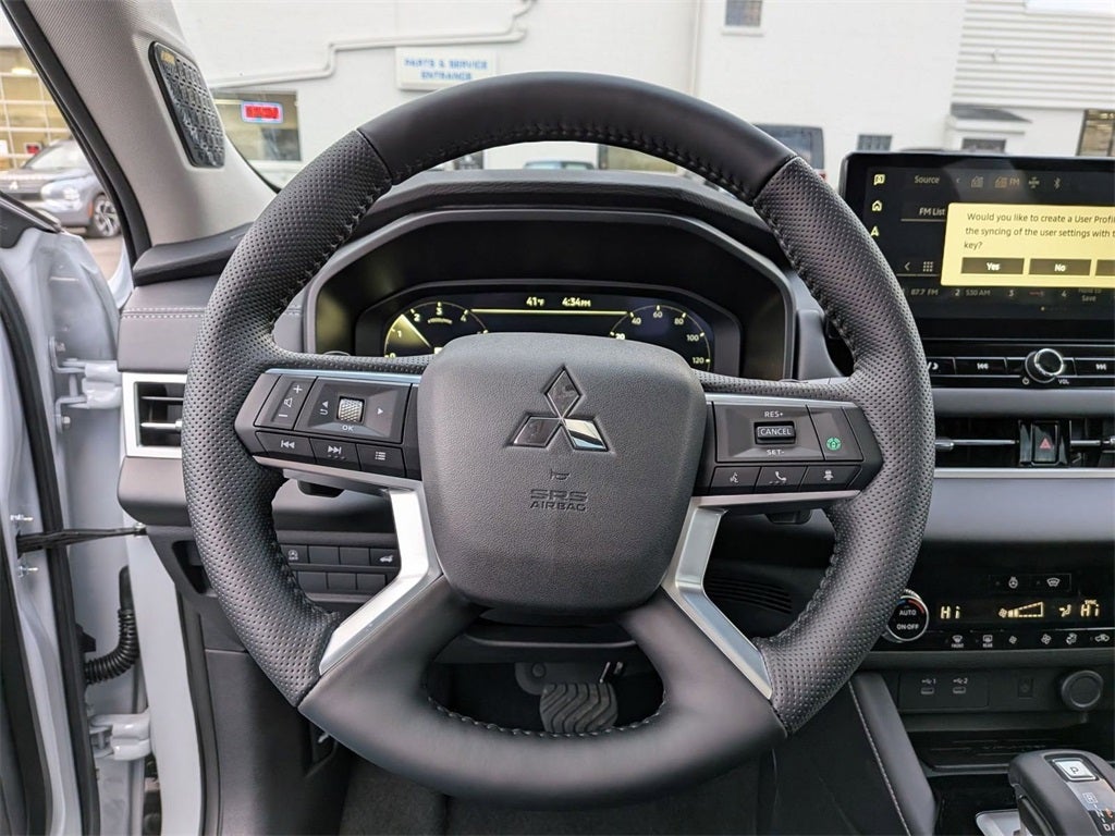 2026 Mitsubishi Outlander LE