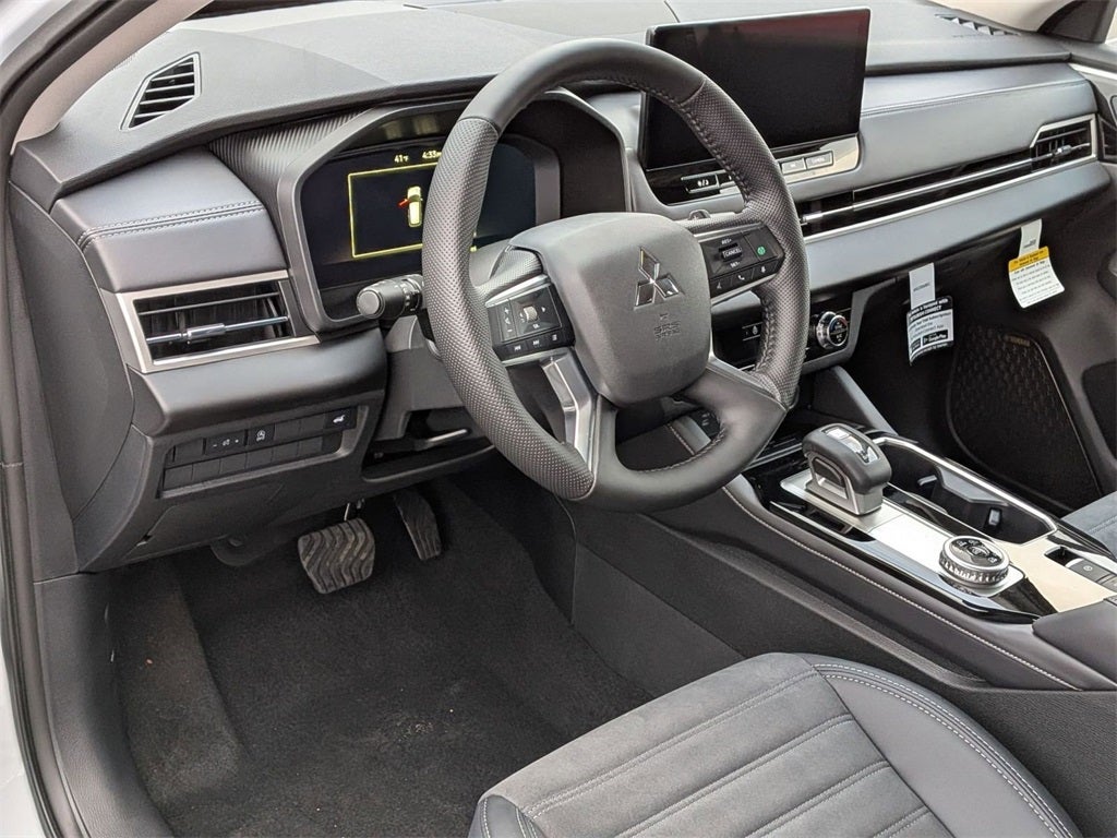 2026 Mitsubishi Outlander LE