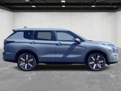2026 Mitsubishi Outlander SE