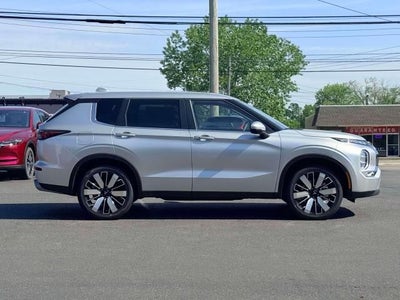 2026 Mitsubishi Outlander SE