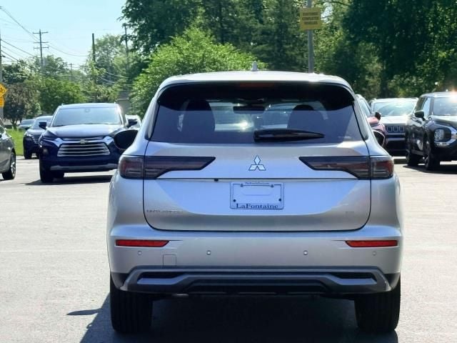 2026 Mitsubishi Outlander SE