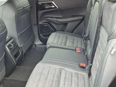 2026 Mitsubishi Outlander SE