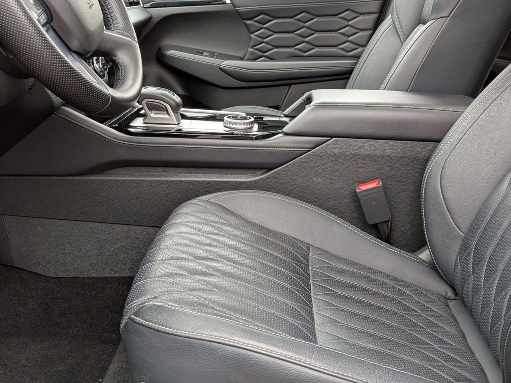 2025 Mitsubishi Outlander Platinum Edition