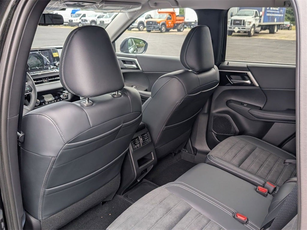 2025 Mitsubishi Outlander PHEV SE