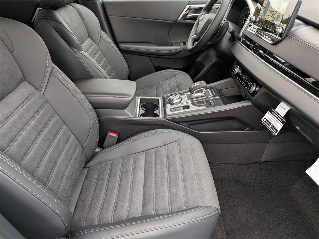 2025 Mitsubishi Outlander PHEV SE