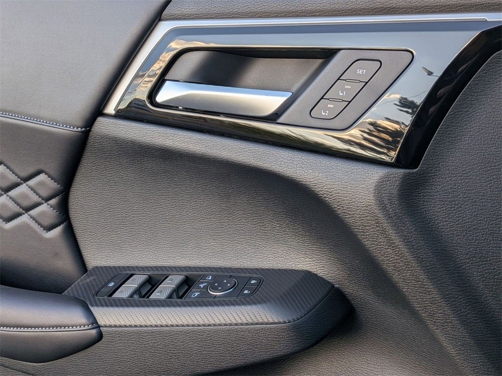 2025 Mitsubishi Outlander PHEV SEL Black Edition