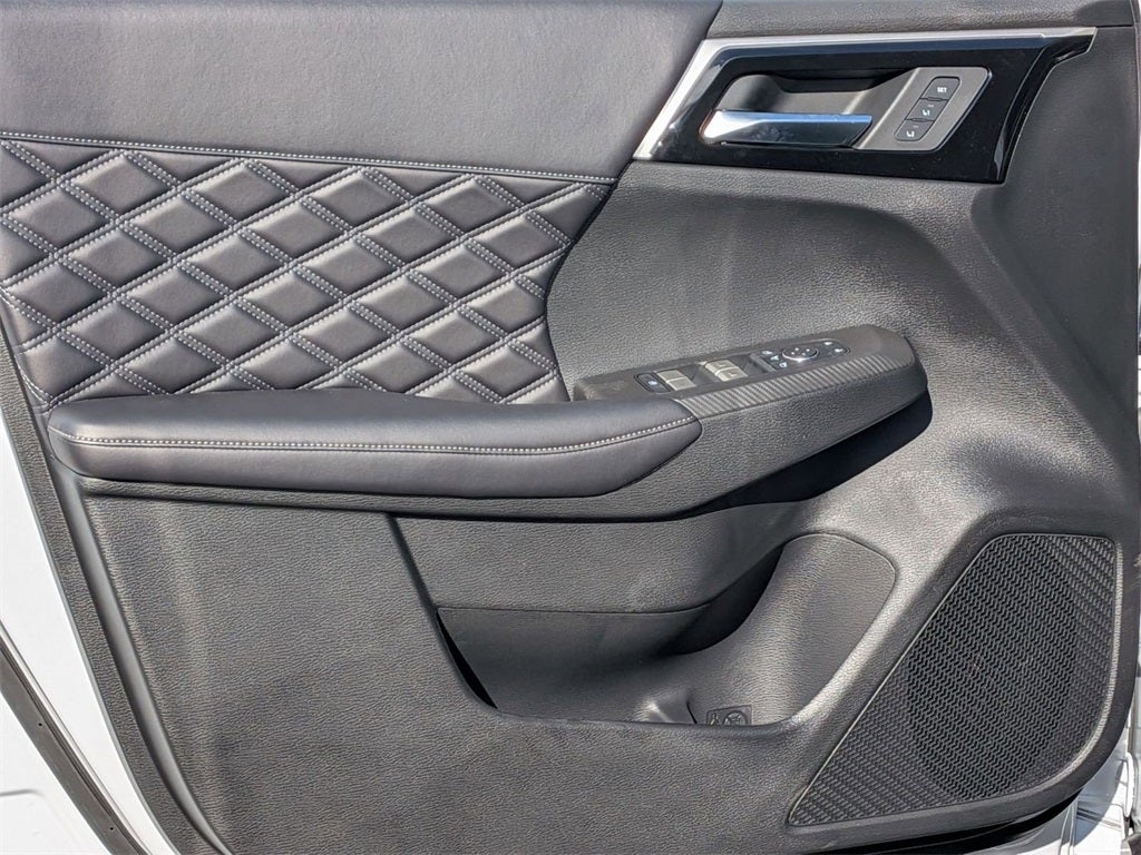 2025 Mitsubishi Outlander PHEV SEL