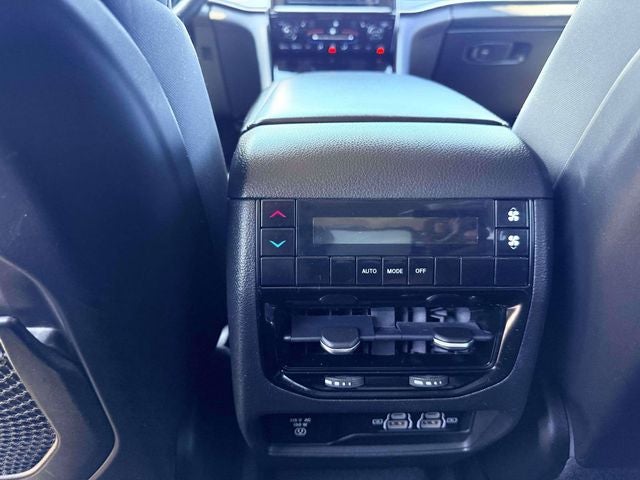 2022 Jeep Grand Cherokee L Laredo