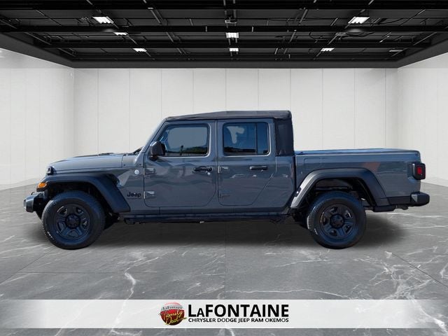 2021 Jeep Gladiator Sport photo 2