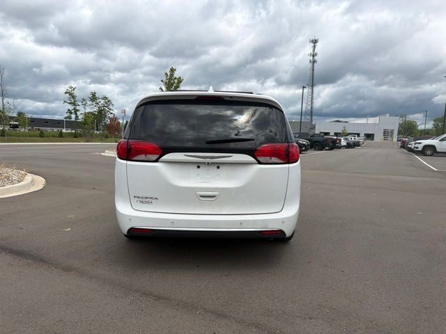 2017 Chrysler Pacifica Touring L Plus